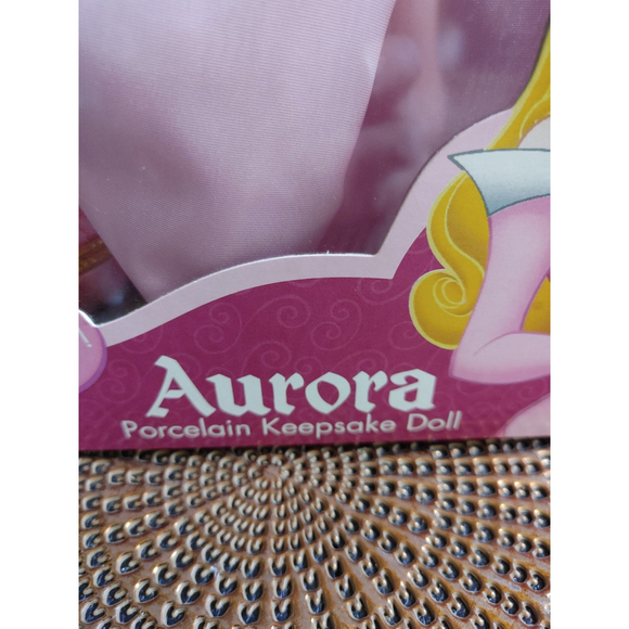 Disney Princess Aurora NIB - Picture 7 of 7